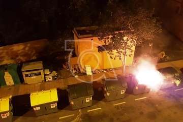 Arde un contenedor en la calle de Juan Negrín (Foto TA)